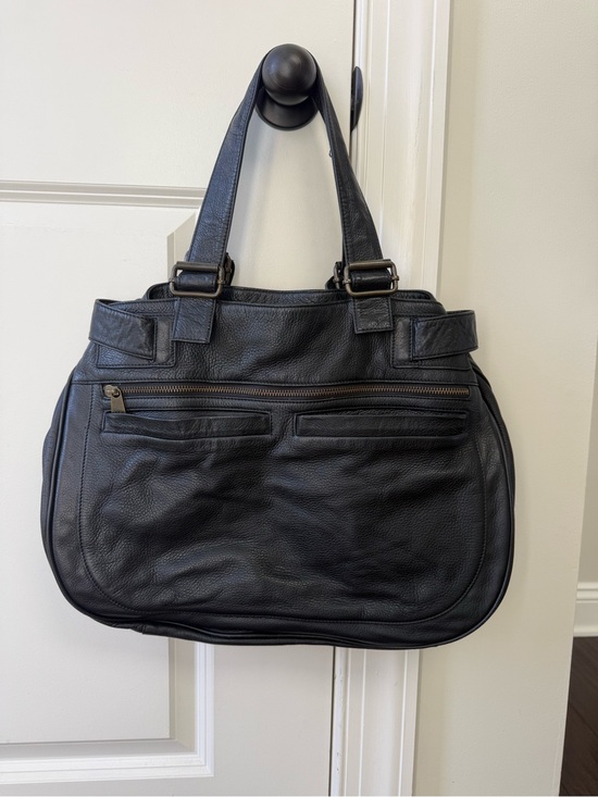 Marc Jacobs Handbags - Marc Jacobs Black Leather Shoulder Bag